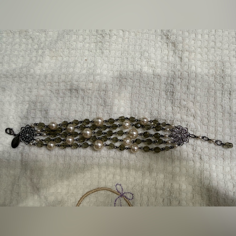 Elegant Pearl and Bead Bracelet